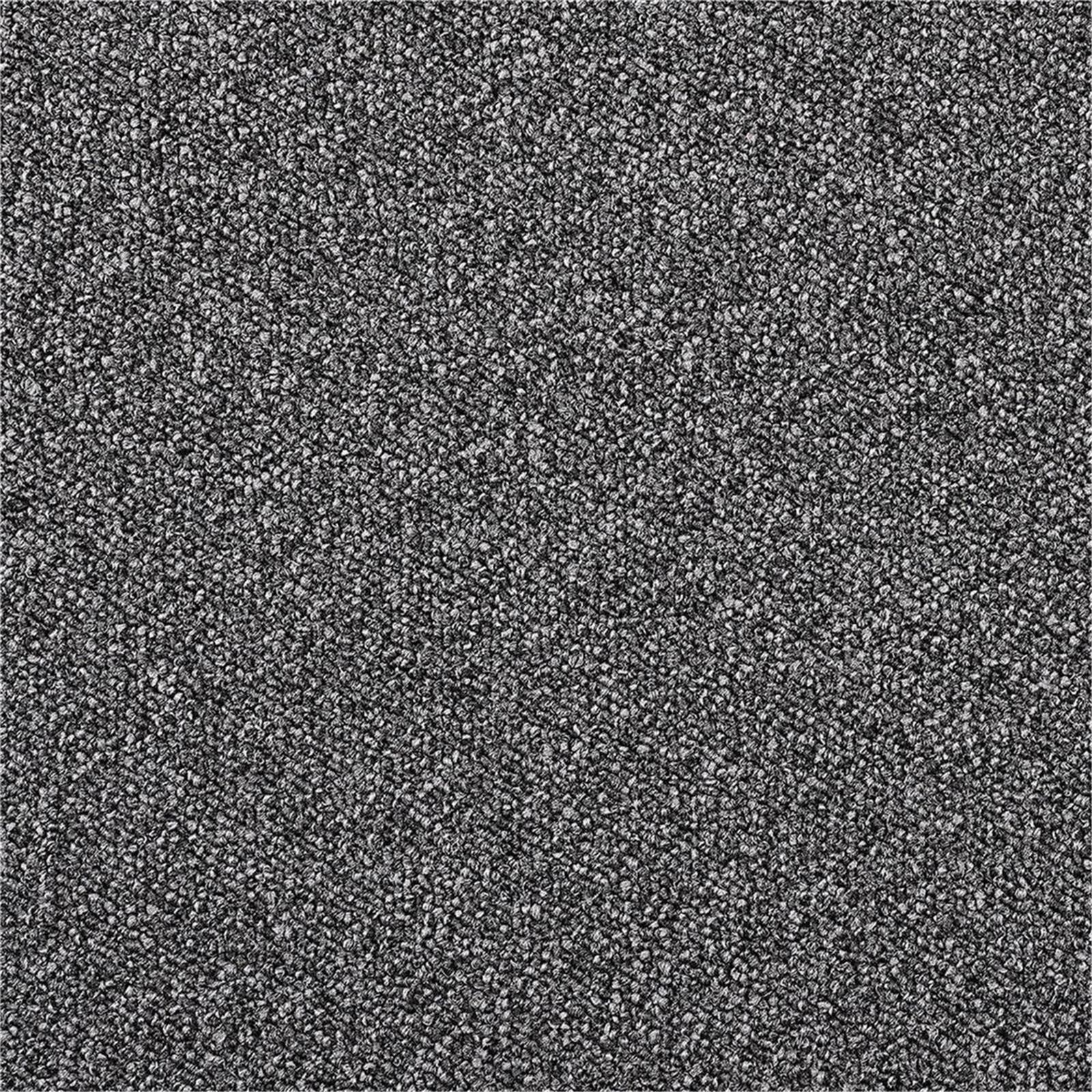 585