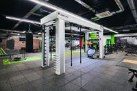 Fitnessboden RUBSLICE 1050, Gummi Bodenbelag 85% schwarzes SBR + 15% hellgraues EPDM 1020 mm x 1020 mm - Dicke 10 mm