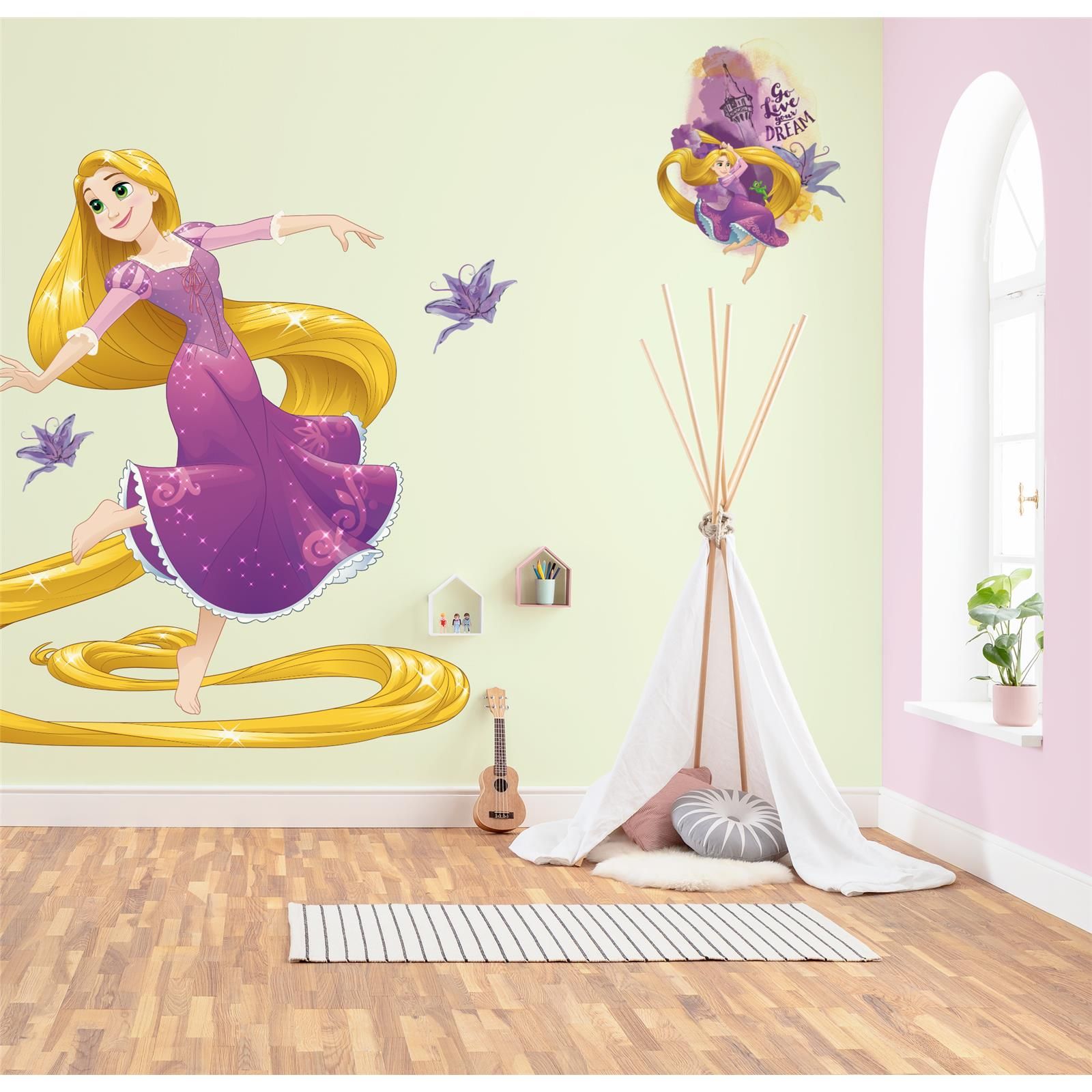 Selbstklebende Vlies Fototapete/Wandtattoo - Rapunzel XXL - Größe 127 x 200 cm