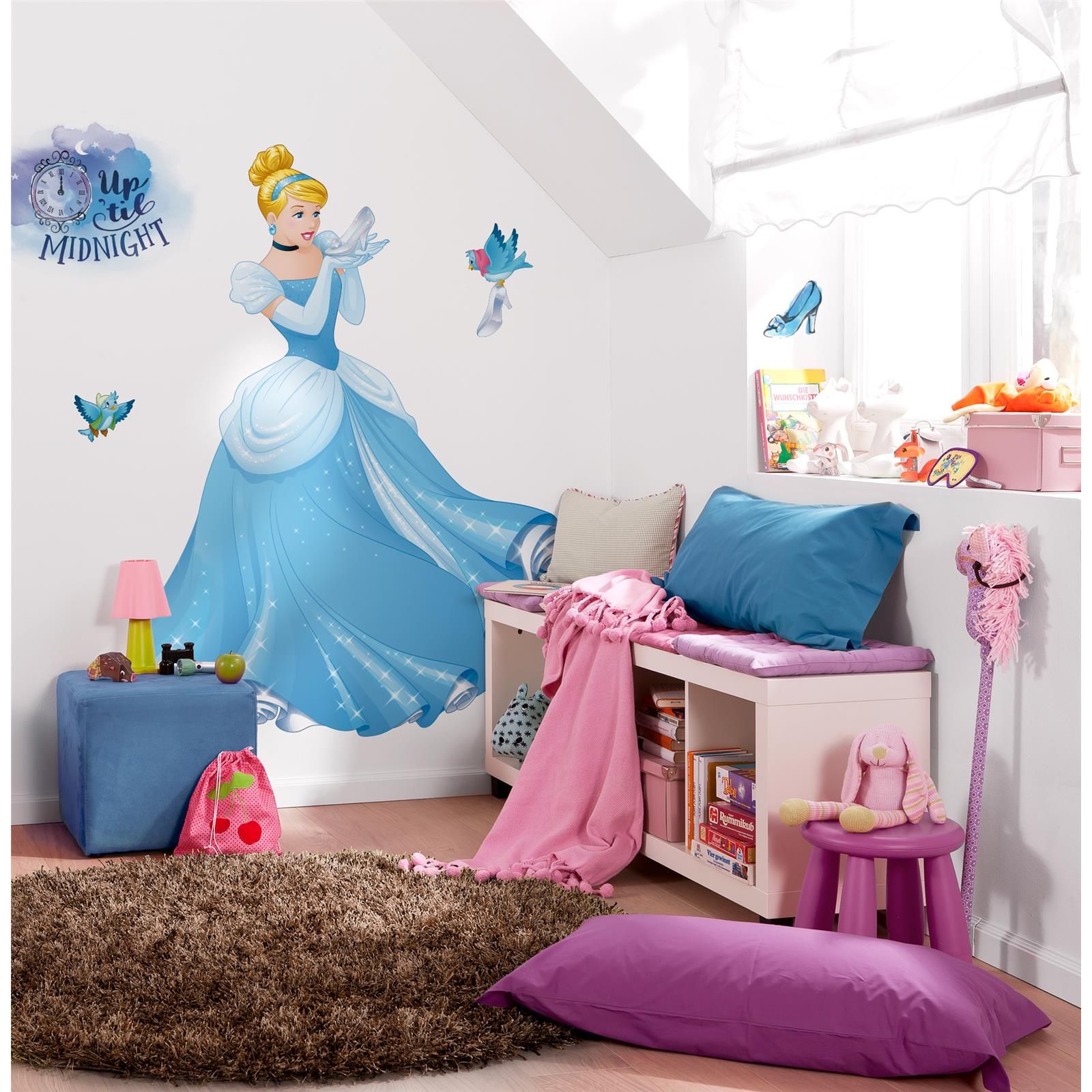 Selbstklebende Vlies Fototapete/Wandtattoo - Cinderella XXL - Größe 127 x 200 cm