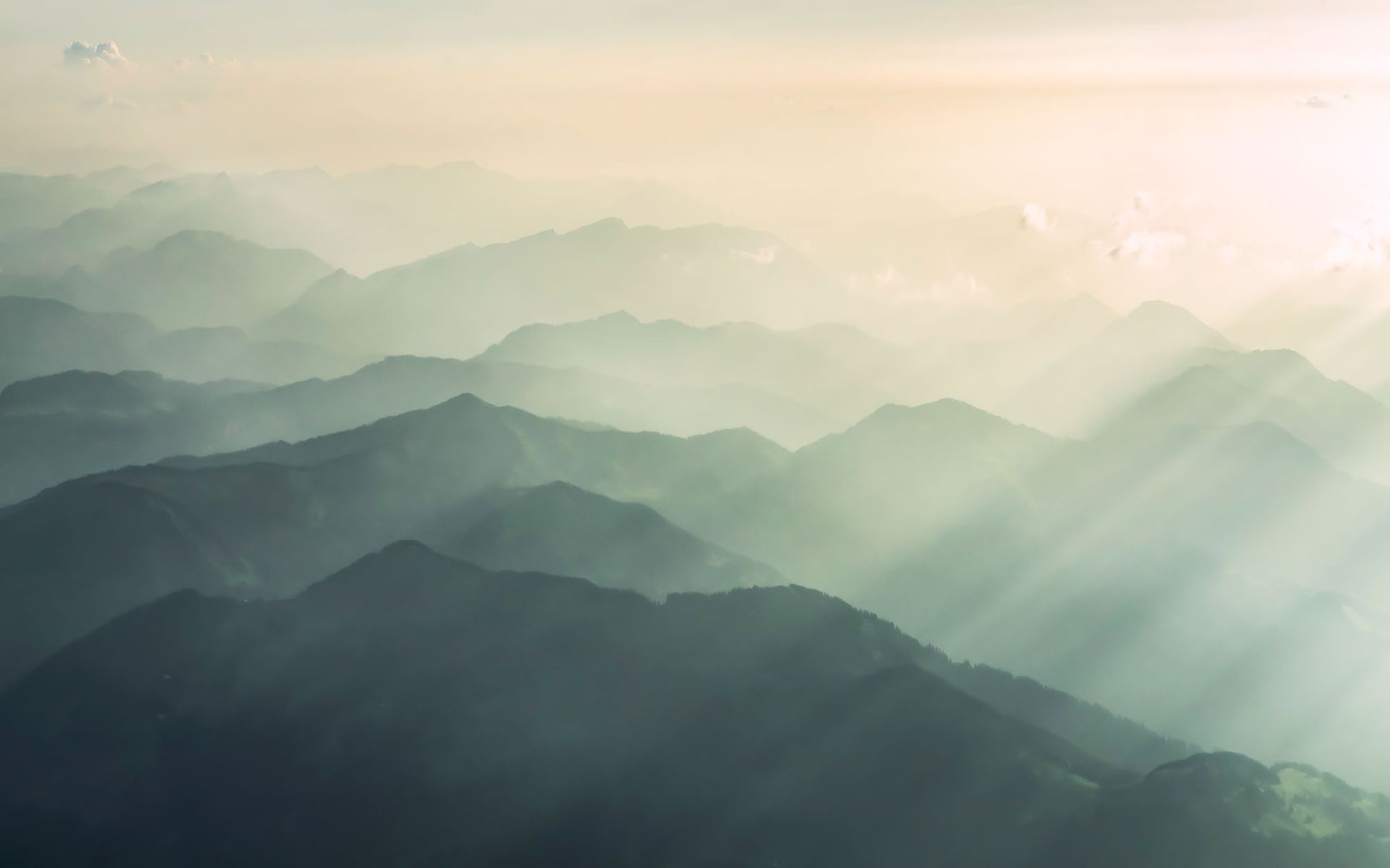 Vlies Fototapete - Hazy Hills - Größe 400 x 250 cm